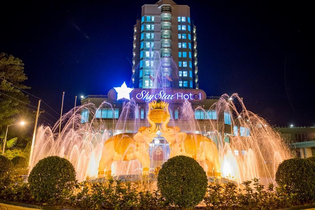 Sky Star Hotel Yangon Exteriör bild