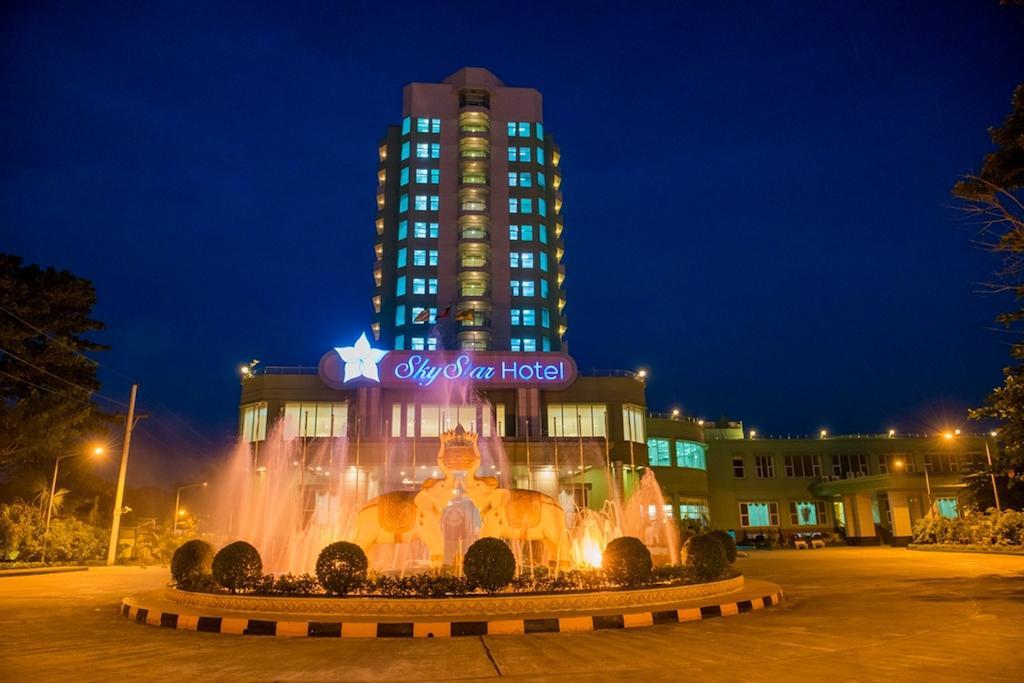 Sky Star Hotel Yangon Exteriör bild